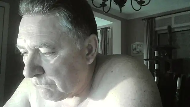 Snapshot of edje59a chatting on November 4, 7:18 am edje59a online show from November 4, 7:18 am