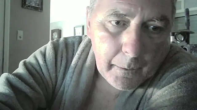 Snapshot of edje59a chatting on November 6, 7:31 am edje59a online show from November 6, 7:31 am