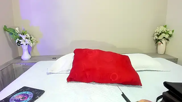 Snapshot of thamiina__ chatting on June 27, 6:46 pm thamiina online show from June 27, 6:46 pm