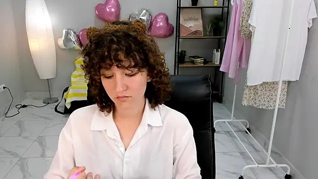 Snapshot of Miriam_Boshe chatting on May 15, 1:51 pm Miriam Boshe online show from May 15, 1:51 pm