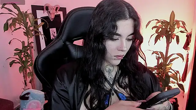Snapshot of MissCharlottte_18 chatting on June 25, 3:17 am MissCharlottte 18 online show from June 25, 3:17 am