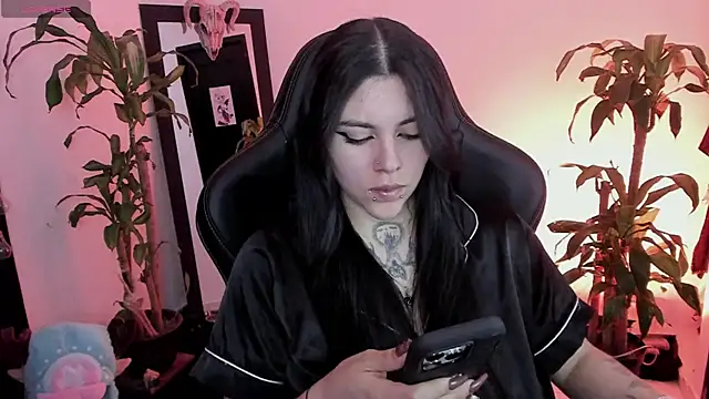 Snapshot of MissCharlottte_18 chatting on July 2, 4:07 am MissCharlottte 18 online show from July 2, 4:07 am