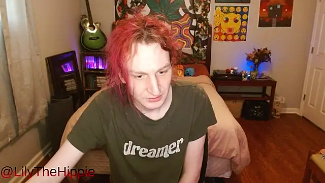 Snapshot of lilythehippie chatting on May 27, 5:32 pm lilythehippie online show from May 27, 5:32 pm