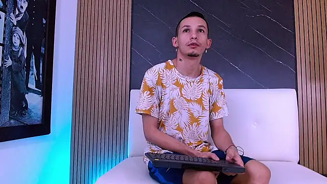 Isak Berekoa online show from June 18, 11:03 am