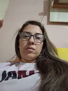 Snapshot of sweet_tifani chatting on May 17, 9:33 pm sweet tifani online show from May 17, 9:33 pm