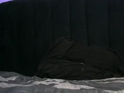 Snapshot of Nude-Deen chatting on June 6, 10:58 pm Nude-Deen online show from June 6, 10:58 pm