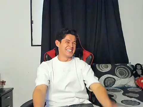 Snapshot of Erick_Wallace chatting on June 26, 5:06 pm Erick Wallace online show from June 26, 5:06 pm