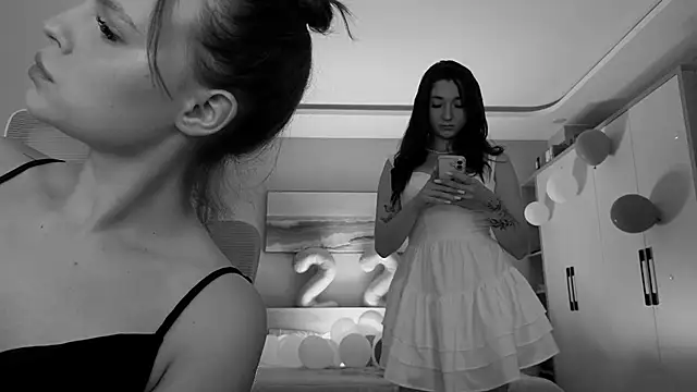 MoonkissGirls online show from May 15, 11:12 pm