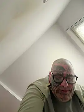 Snapshot of albertogg12 chatting on May 31, 12:34 pm albertogg12 online show from May 31, 12:34 pm