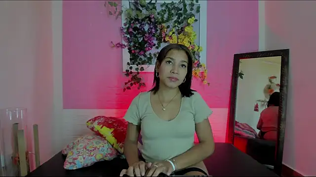 Snapshot of Scarlett_Lune chatting on July 6, 12:02 pm Scarlett Lune online show from July 6, 12:02 pm
