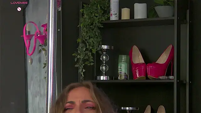 Snapshot of AnneGoddesss chatting on July 3, 6:36 pm AnneGoddesss online show from July 3, 6:36 pm