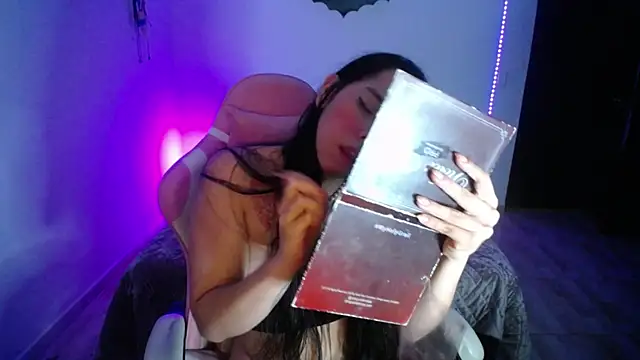 Snapshot of LiLuciana chatting on June 16, 2:09 pm LiLuciana online show from June 16, 2:09 pm