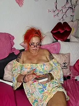 Snapshot of AshleyGinger__ chatting on July 8, 8:57 pm AshleyGinger online show from July 8, 8:57 pm