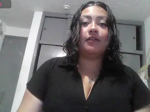 Alaia moretti online show from May 30, 1:46 am