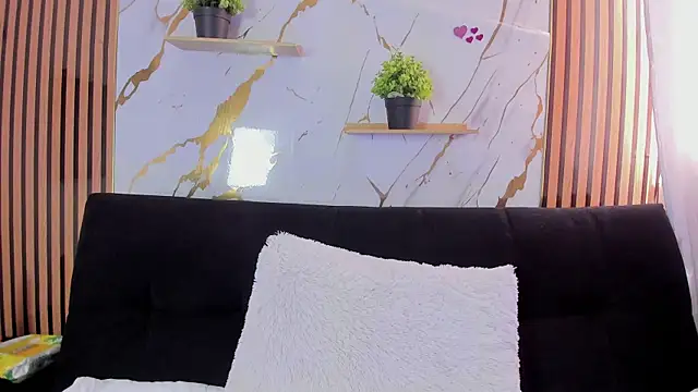 Snapshot of candy_queens_ chatting on June 3, 7:19 pm candy queens online show from June 3, 7:19 pm
