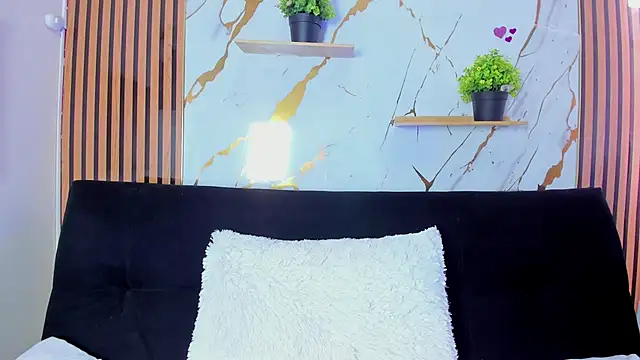 Snapshot of candy_queens_ chatting on June 10, 8:52 pm candy queens online show from June 10, 8:52 pm