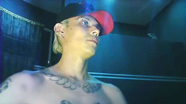 Snapshot of maxwell_crazy1 chatting on May 15, 10:50 pm maxwell crazy1 online show from May 15, 10:50 pm