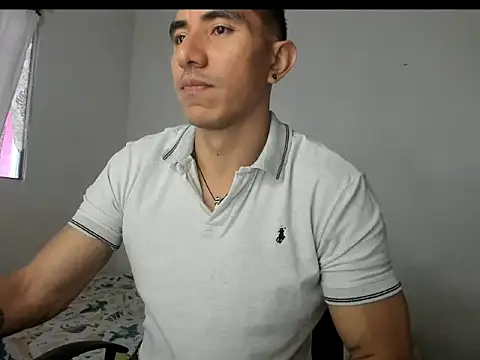 Snapshot of aquiles04 chatting on June 21, 1:57 pm aquiles04 online show from June 21, 1:57 pm