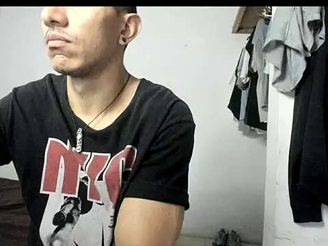 Snapshot of aquiles04 chatting on July 2, 9:10 pm aquiles04 online show from July 2, 9:10 pm