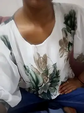 Snapshot of neha_singh0 chatting on May 16, 6:21 am neha singh0 online show from May 16, 6:21 am