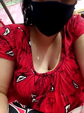 Snapshot of diyadey25012 chatting on May 28, 5:43 pm diyadey25012 online show from May 28, 5:43 pm
