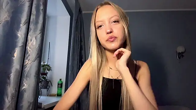 Snapshot of NievesHackey chatting on June 19, 3:05 pm NievesHackey online show from June 19, 3:05 pm