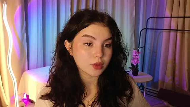 Snapshot of lollyy_pop chatting on June 6, 1:32 am lollyy pop online show from June 6, 1:32 am