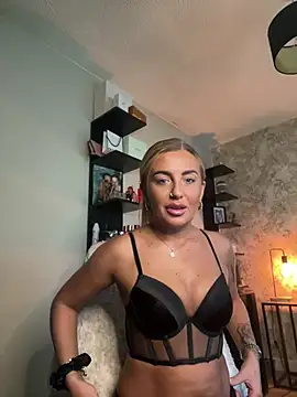 Snapshot of CharlottemilfUKx chatting on May 20, 6:14 pm CharlottemilfUKx online show from May 20, 6:14 pm