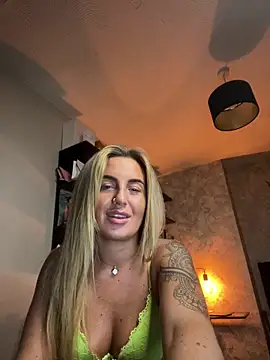 Snapshot of CharlottemilfUKx chatting on May 21, 11:34 pm CharlottemilfUKx online show from May 21, 11:34 pm