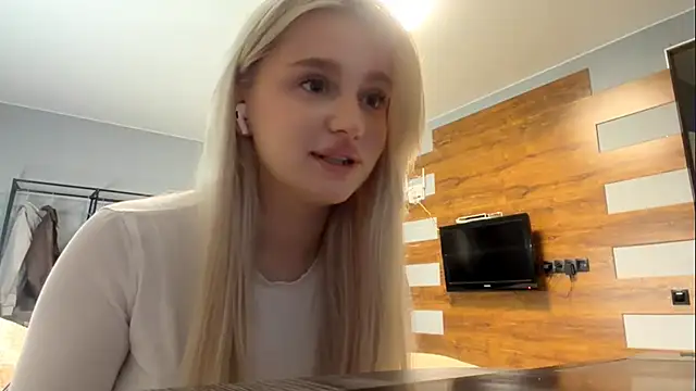 TiffanieSluyter online show from May 14, 6:04 pm