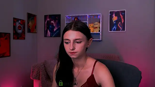 Snapshot of caroline_honeyy chatting on June 11, 12:47 pm caroline honeyy online show from June 11, 12:47 pm