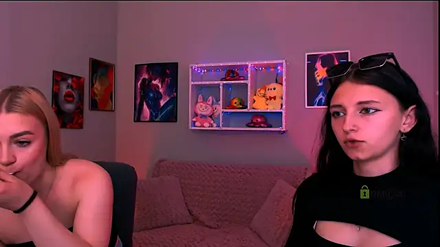 Snapshot of caroline_honeyy chatting on June 17, 9:34 am caroline honeyy online show from June 17, 9:34 am