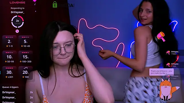 Snapshot of caroline_honeyy chatting on June 27, 10:37 pm caroline honeyy online show from June 27, 10:37 pm
