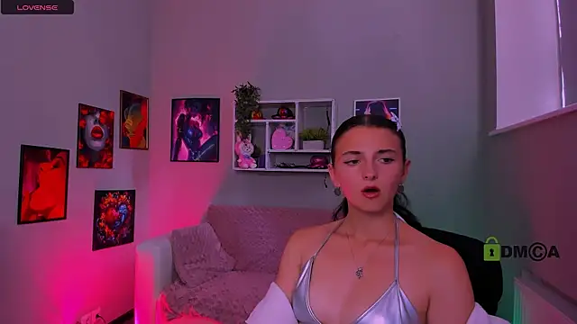 Snapshot of caroline_honeyy chatting on July 28, 12:59 pm caroline honeyy online show from July 28, 12:59 pm