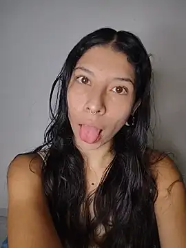 Snapshot of MelanyMo_on chatting on May 25, 9:48 am MelanyMo on online show from May 25, 9:48 am