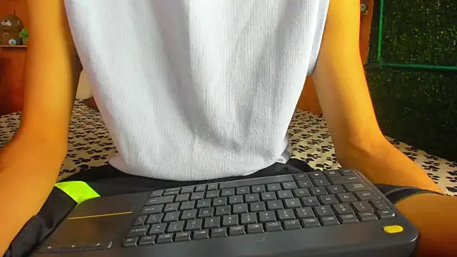 Snapshot of leonix_love chatting on June 20, 1:03 pm leonix love online show from June 20, 1:03 pm