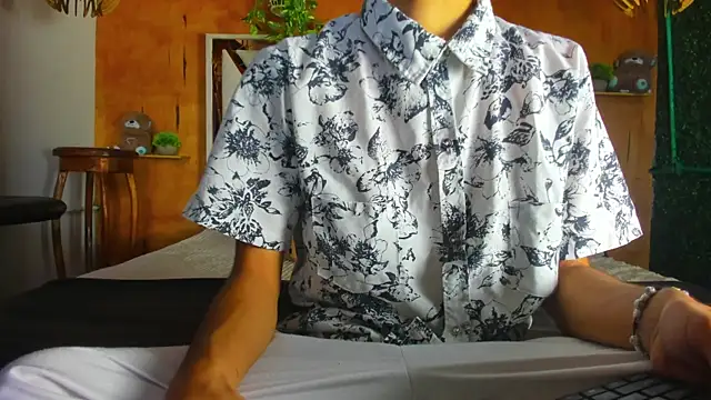 Snapshot of leonix_love chatting on June 24, 12:48 pm leonix love online show from June 24, 12:48 pm