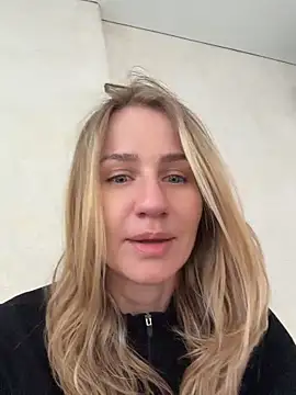 Snapshot of AnnaMist_ chatting on June 17, 9:23 am AnnaMist online show from June 17, 9:23 am