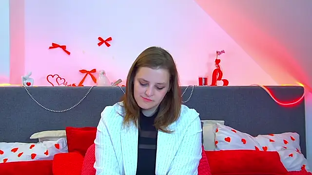 Snapshot of AlexaAvery chatting on July 1, 6:59 am AlexaAvery online show from July 1, 6:59 am