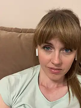 Snapshot of Kamilochka29511 chatting on May 21, 5:20 pm Kamilochka29511 online show from May 21, 5:20 pm