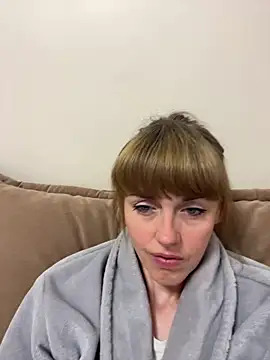 Snapshot of Kamilochka29511 chatting on May 28, 5:27 am Kamilochka29511 online show from May 28, 5:27 am