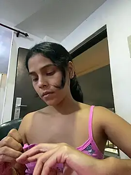 Snapshot of Saray_queen1 chatting on June 28, 6:19 am Saray queen1 online show from June 28, 6:19 am