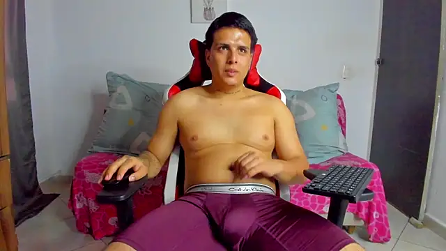 Snapshot of alexerdiego chatting on July 9, 12:20 pm alexerdiego online show from July 9, 12:20 pm