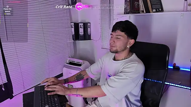 Snapshot of StefanoBigCock chatting on June 12, 7:24 pm StefanoBigCock online show from June 12, 7:24 pm