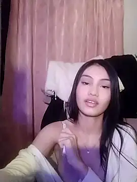 Snapshot of _BellaCute_ chatting on July 3, 8:10 am BellaCute online show from July 3, 8:10 am