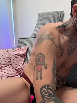 Snapshot of Kamil_Pain chatting on June 19, 8:40 am Kamil Pain online show from June 19, 8:40 am