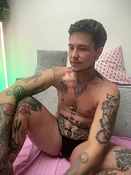 Snapshot of Kamil_Pain chatting on June 22, 5:21 pm Kamil Pain online show from June 22, 5:21 pm