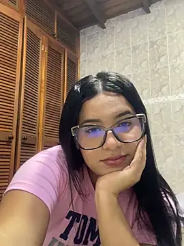 Snapshot of sara_alejandra chatting on May 15, 1:23 am sara alejandra online show from May 15, 1:23 am