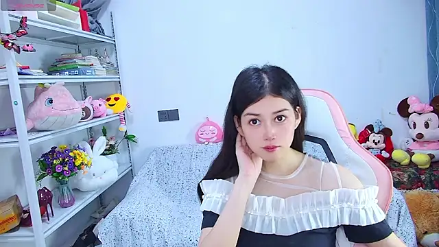Snapshot of QinQin-888 chatting on June 17, 10:50 am QinQin-888 online show from June 17, 10:50 am