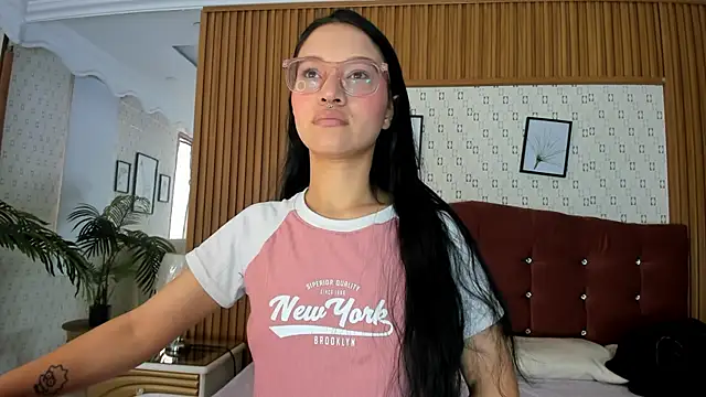 Snapshot of SophiieCalloway1 chatting on June 30, 3:13 pm SophiieCalloway1 online show from June 30, 3:13 pm